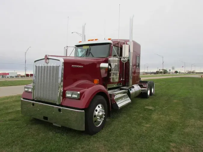 2026 Kenworth W900L