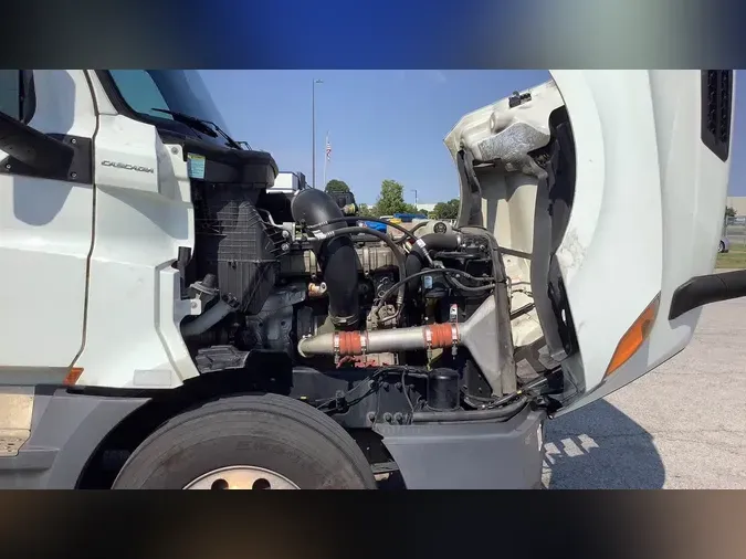 2020 Freightliner Cascadia 126