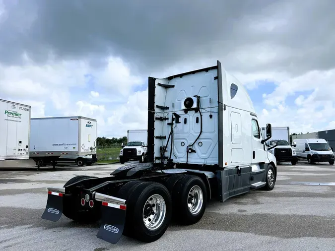 2020 FREIGHTLINER CASCADIA 126