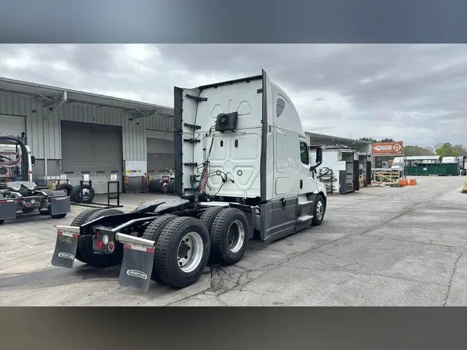 2022 Freightliner Cascadia 126d703d89d52b89bd02319b0fa5df70aec