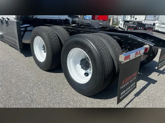 2021 FREIGHTLINER CA126