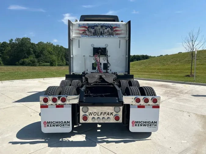 2023 Kenworth W990