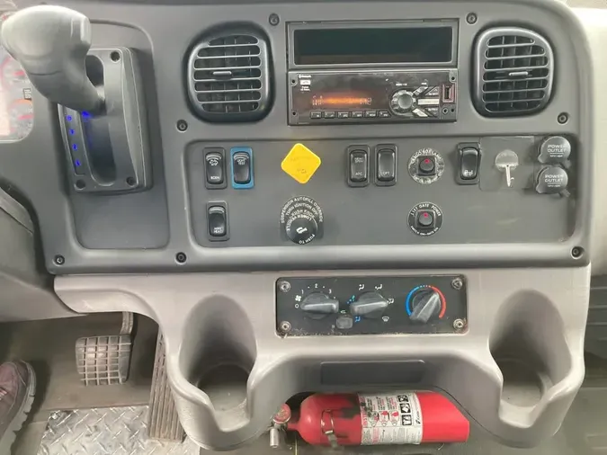 2019 FREIGHTLINER/MERCEDES M2 106