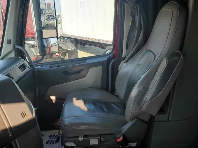 2020 VOLVO VNL64T860