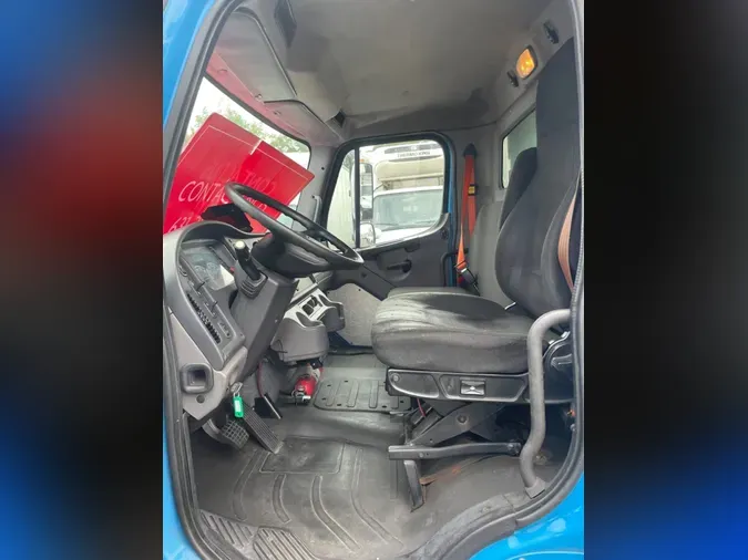 2016 FREIGHTLINER M2 106