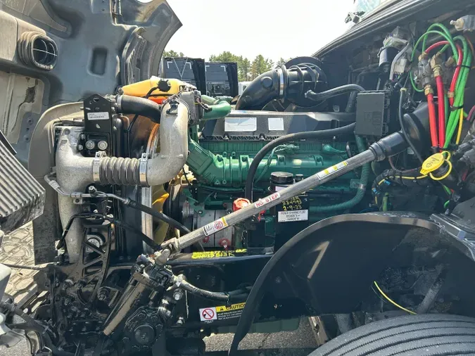 2021 Volvo VNL 860