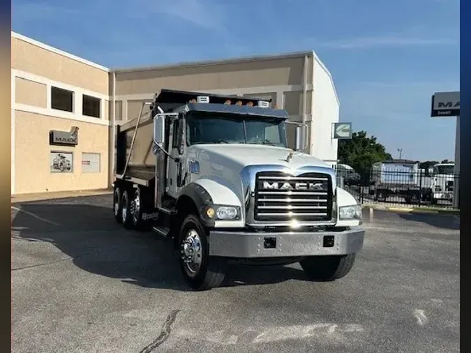 2021 MACK GR64F