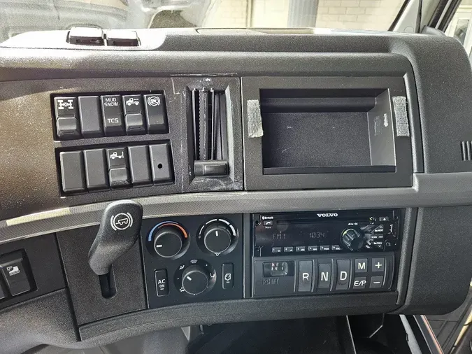 2021 VOLVO VNL64T760