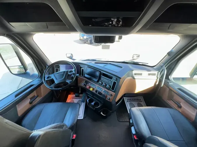 2023 FREIGHTLINER Cascadia 126
