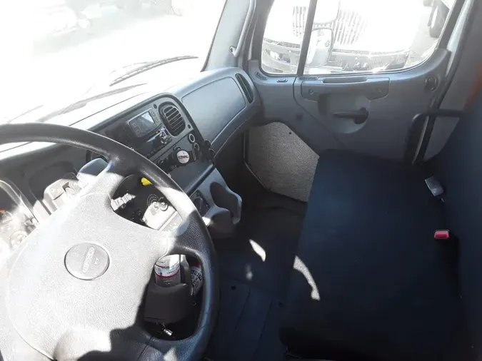 2018 FREIGHTLINER M2 106