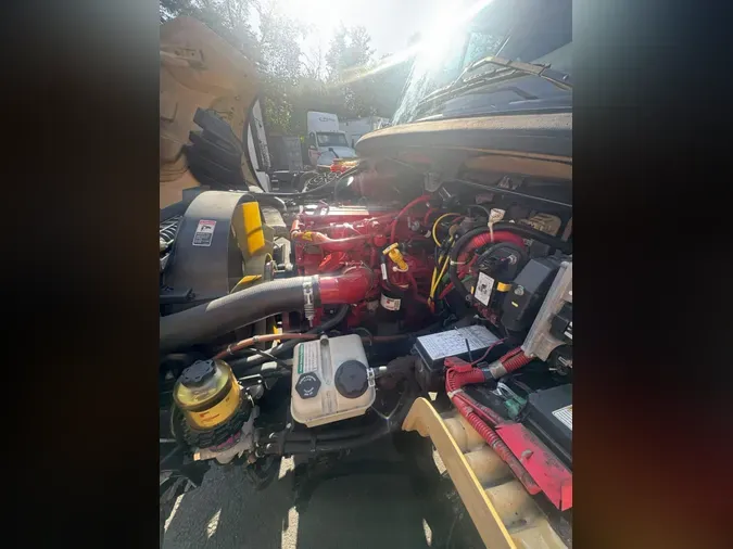2019 FREIGHTLINER M2 106