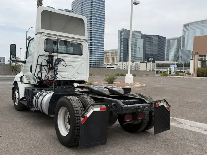 2019 NAVISTAR INTERNATIONAL RH613 DAYCAB S/A