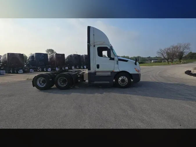 2020 Freightliner Cascadia 126d722a5d73f841e3af2789933960d2882
