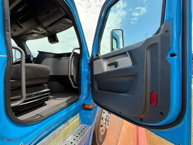 2021 FREIGHTLINER CASCADEVO1