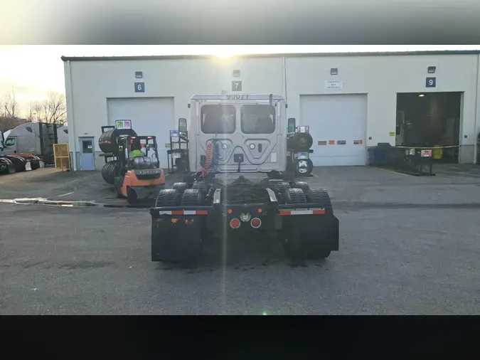 2020 Freightliner Cascadia 126