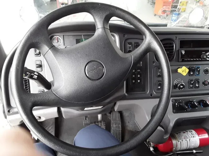 2022 FREIGHTLINER/MERCEDES M2 106