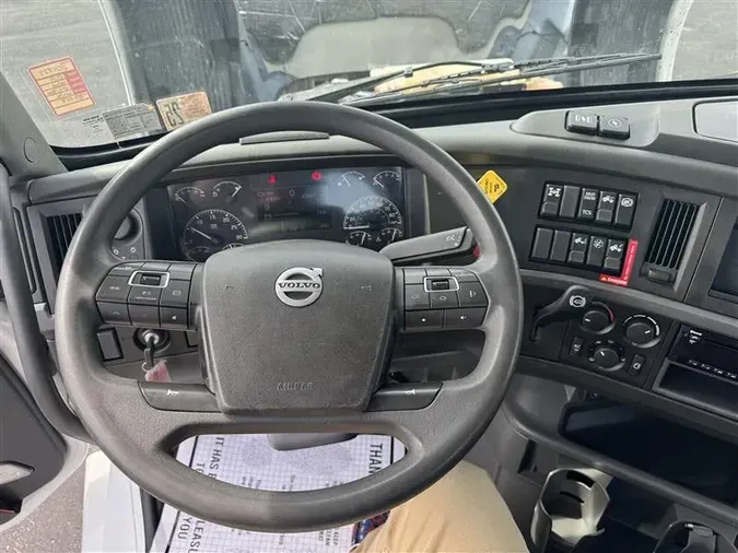 2019 VOLVO VNL300