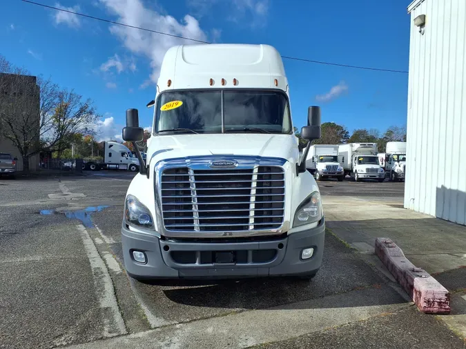 2019 FREIGHTLINER/MERCEDES CASCADIA 125