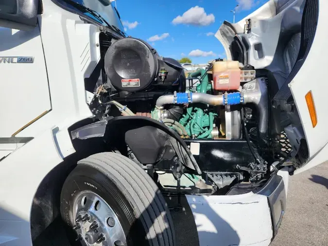 2024 VOLVO VNL64T760