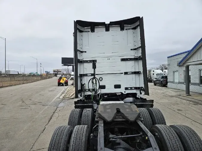 2025 VOLVO VNL64T860