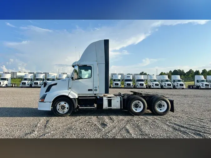 2016 Volvo VNL300