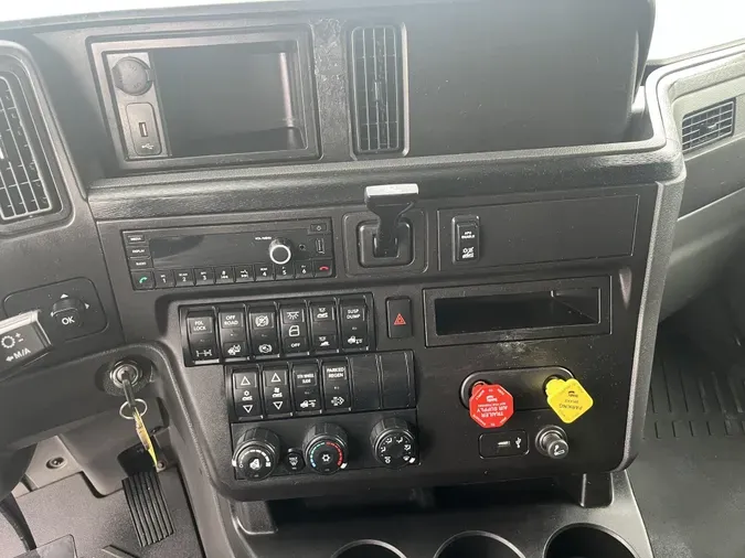 2023 International LT625