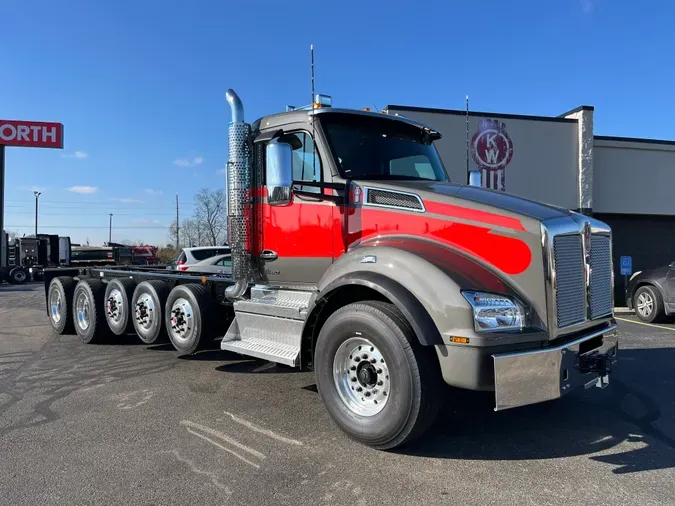 2025 Kenworth T880