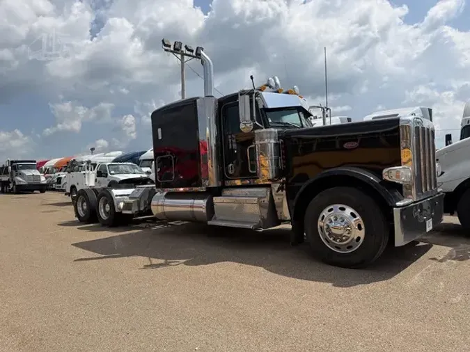 2013 PETERBILT 389