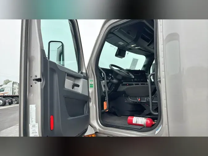 2022 Freightliner Cascadia 126