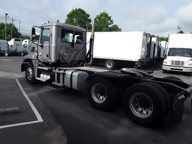 2017 MACK TRUCKS, INC. CXU600