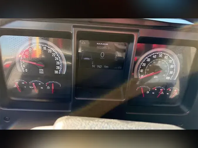 2022 MACK AN64T