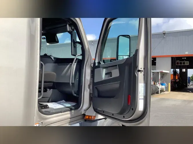 2022 Freightliner Cascadia 126