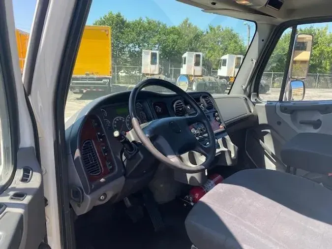 2018 Freightliner Business Class M2 106