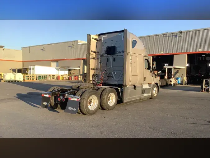 2022 Freightliner Cascadia 126