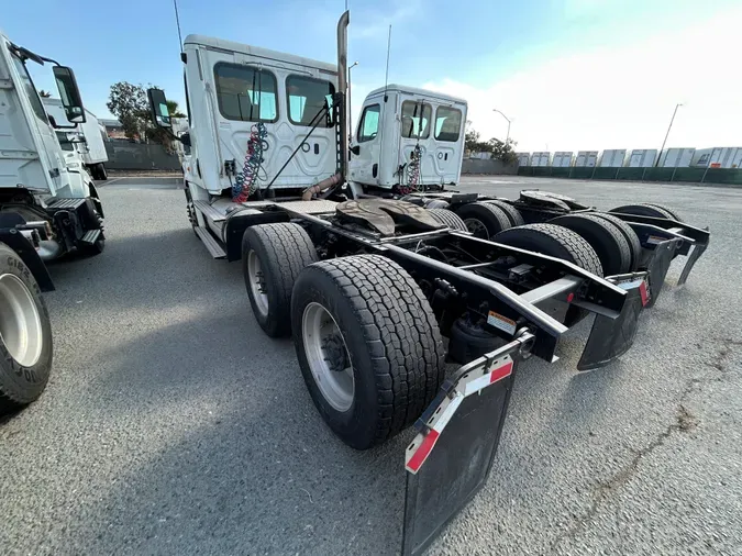 2018 FREIGHTLINER/MERCEDES CASCADIA 125