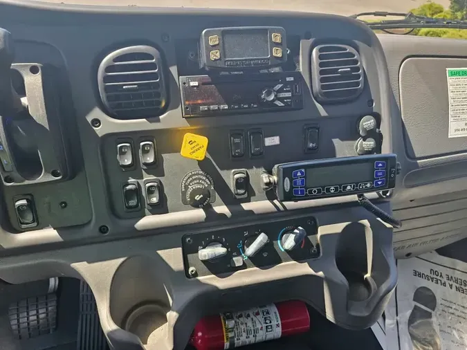 2018 FREIGHTLINER M2 106