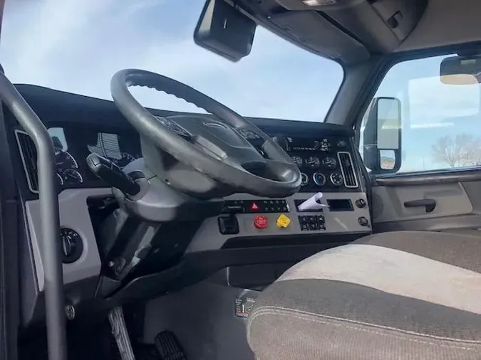 2022 FREIGHTLINER Cascadia 126