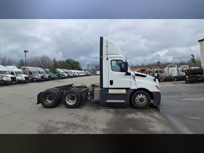 2020 Freightliner Cascadia 126