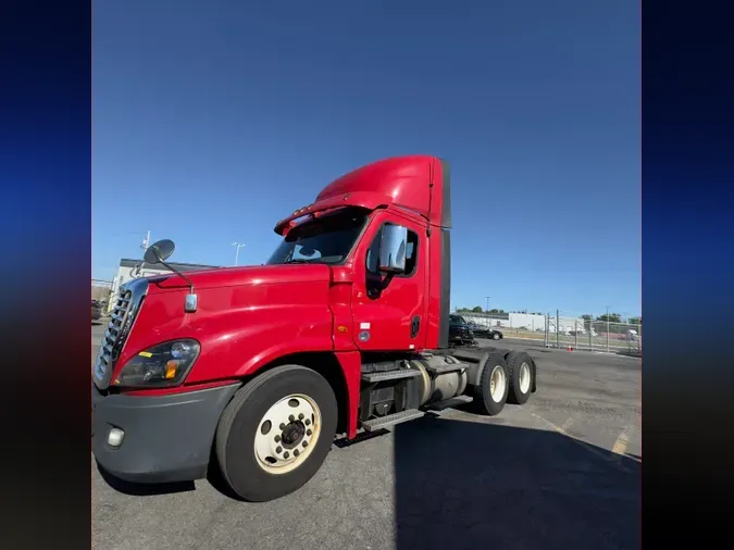 2019 FREIGHTLINER CASCADIA 125d74ca2bc6ea25f12c31c25b92beeb41d