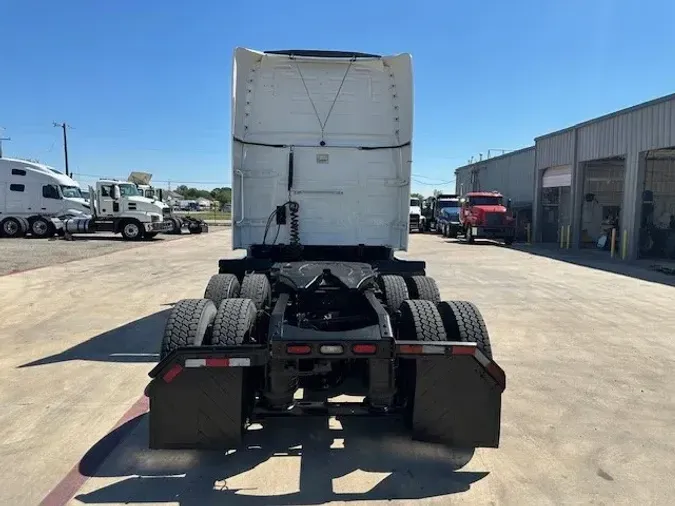 2019 VOLVO VNL64T760