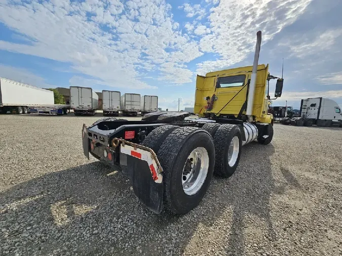 2018 VOLVO VNL64T300