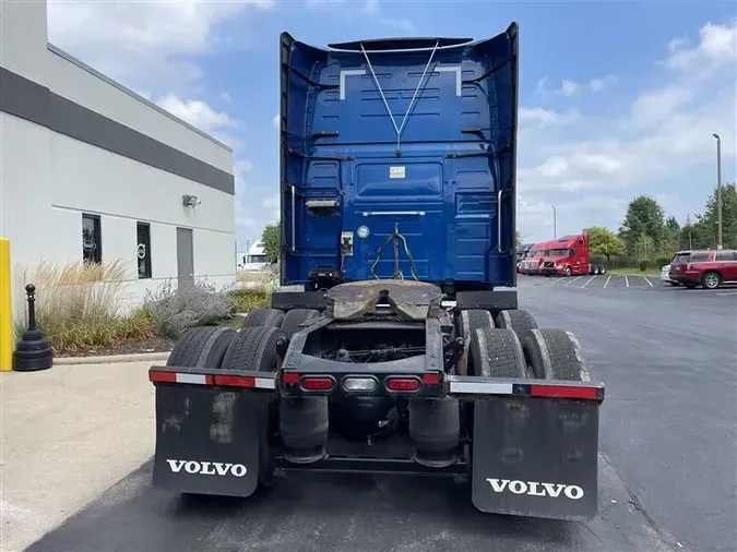 2019 VOLVO VNL760