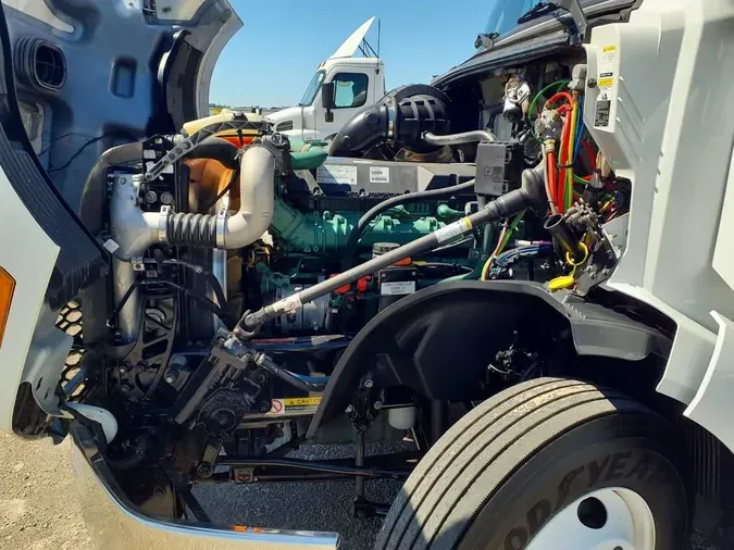 2019 VOLVO VNL64T-760