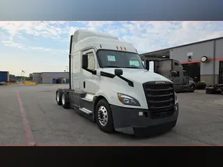 2020 Freightliner Cascadia 126