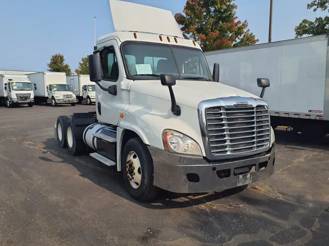 2016 FREIGHTLINER/MERCEDES CASCADIA 125