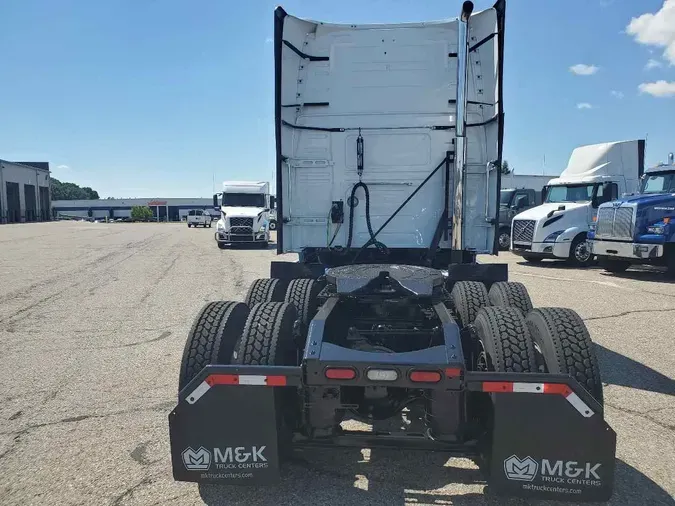 2020 VOLVO VNL760