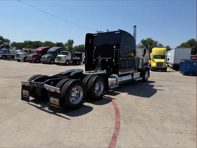 2022 Peterbilt 389