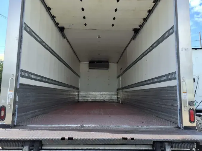 2019 FREIGHTLINER/MERCEDES M2 106