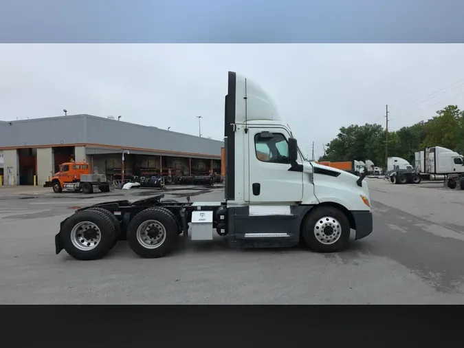 2020 Freightliner Cascadia 126