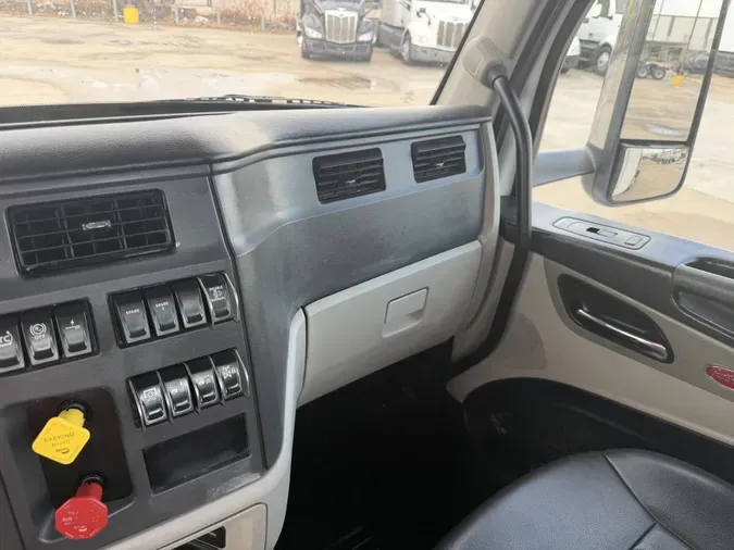 2023 Peterbilt 567